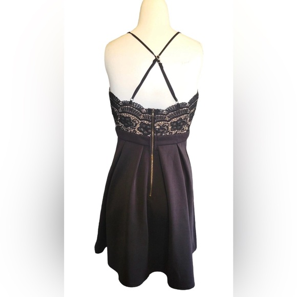Francescas Black Lace Fit & Flare Dress. Juniors M - Picture 4 of 7